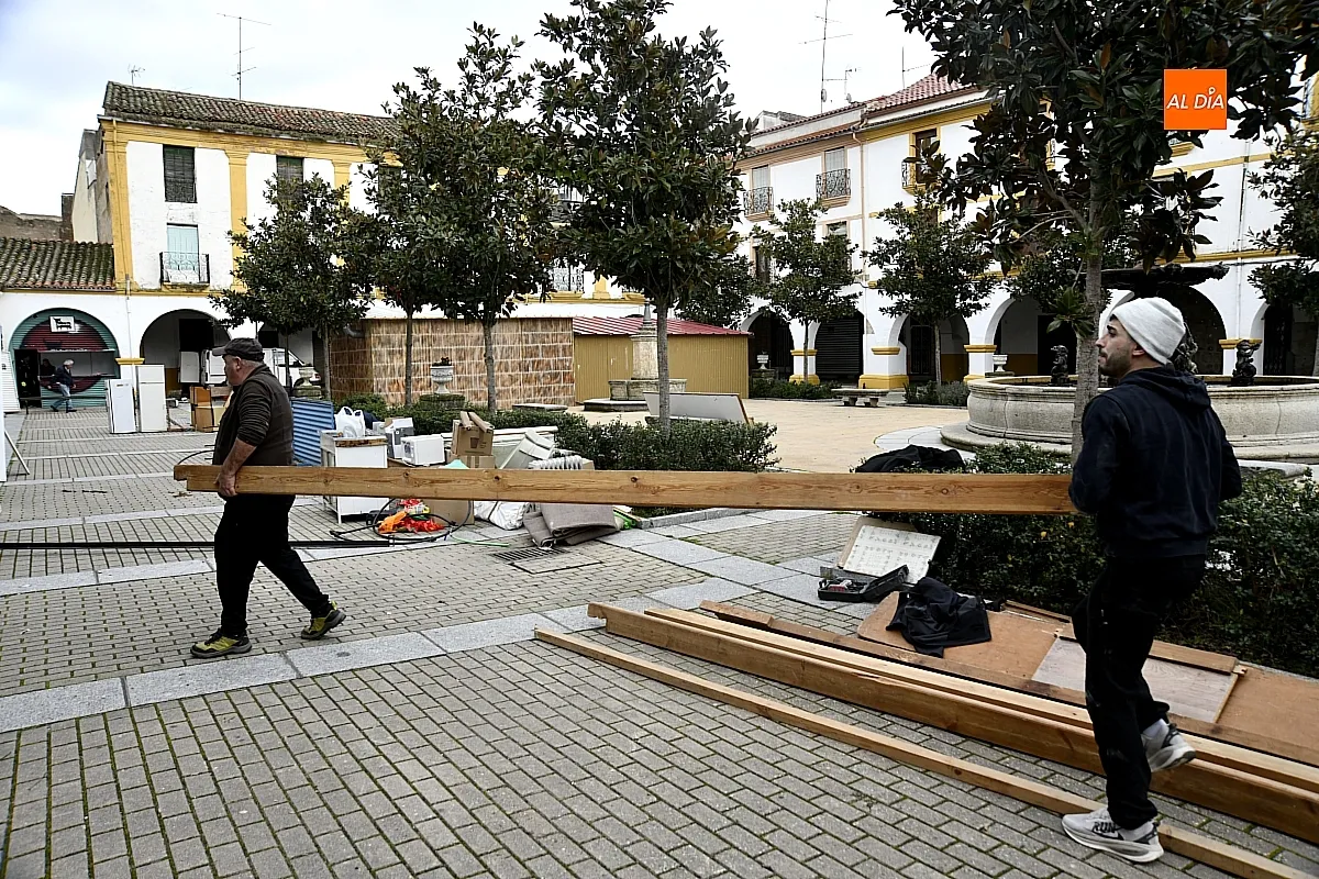 La instalación de las casetas de Carnaval, auténticos núcleos de convivencia.