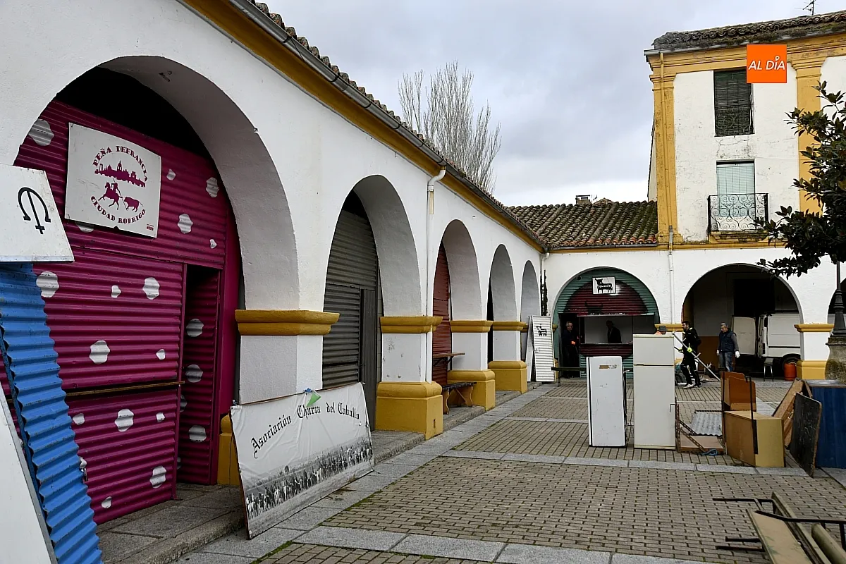 La instalación de las casetas de Carnaval, auténticos núcleos de convivencia.