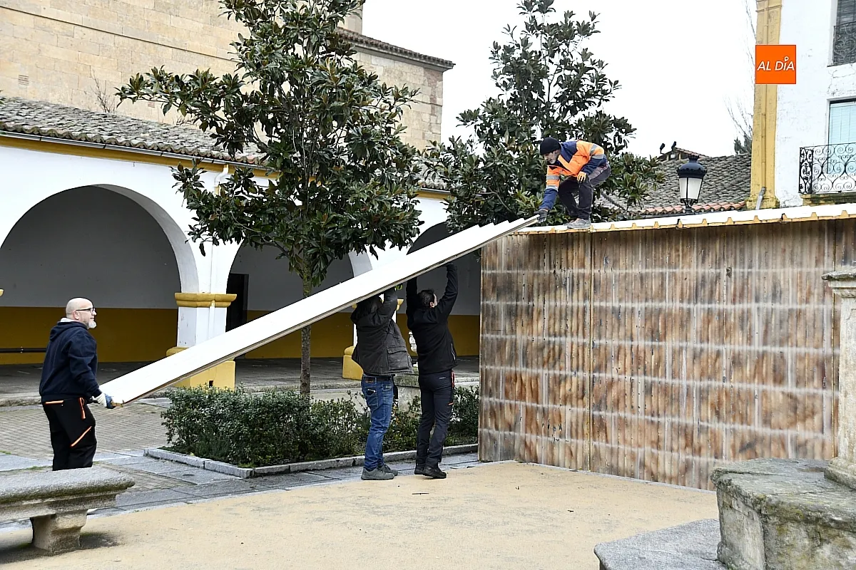 La instalación de las casetas de Carnaval, auténticos núcleos de convivencia.