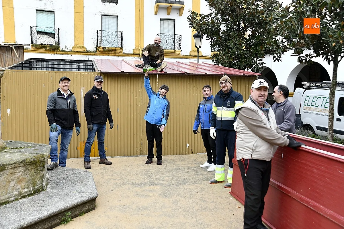 La instalación de las casetas de Carnaval, auténticos núcleos de convivencia.