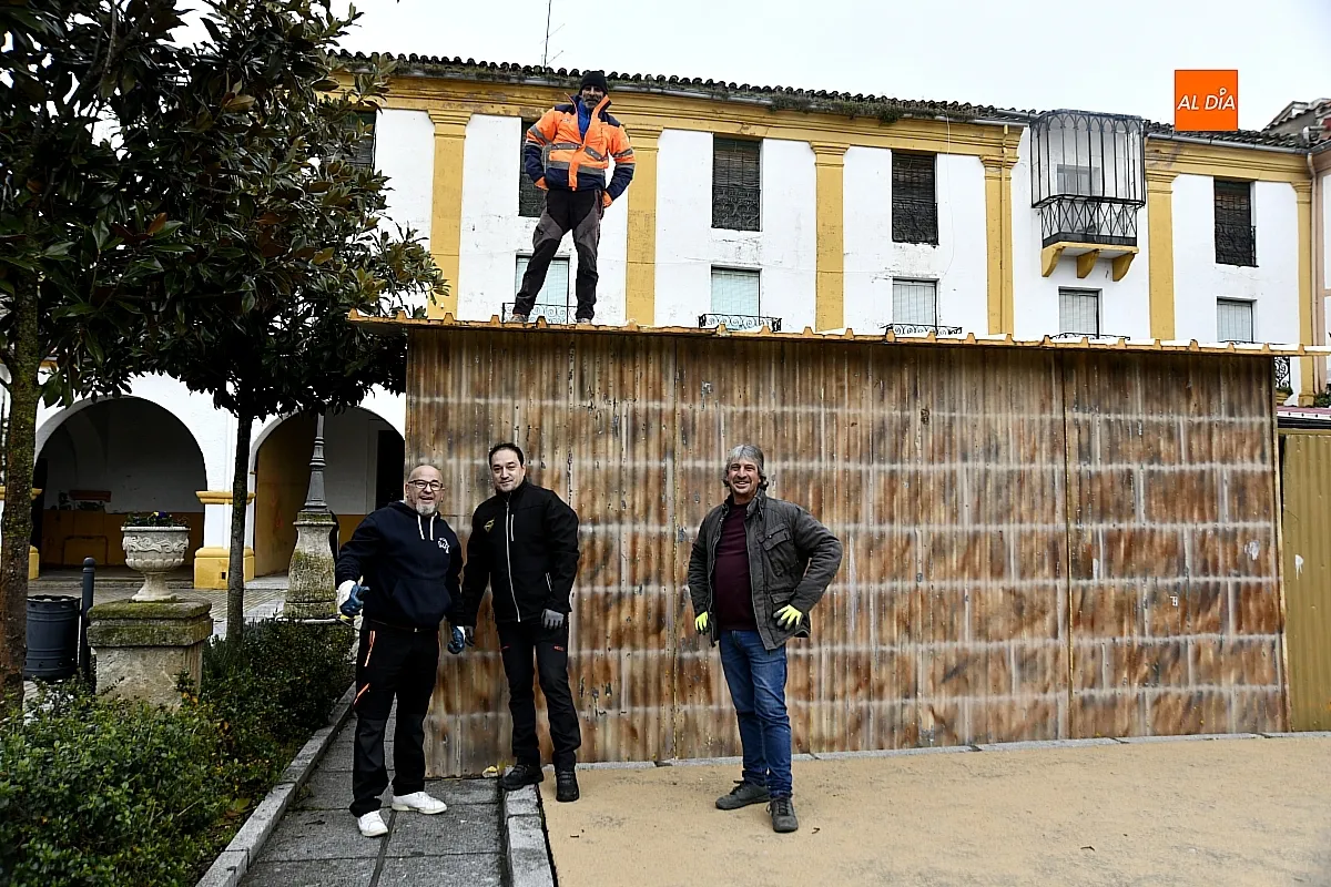La instalación de las casetas de Carnaval, auténticos núcleos de convivencia.