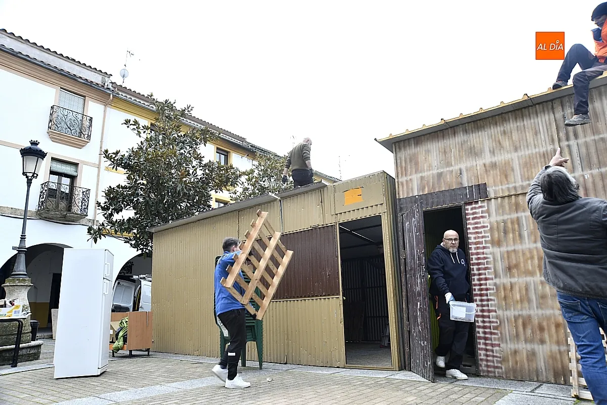La instalación de las casetas de Carnaval, auténticos núcleos de convivencia.