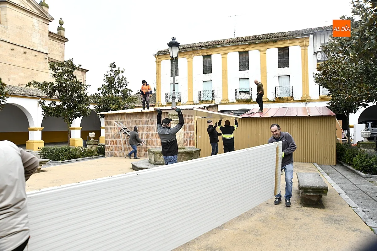 La instalación de las casetas de Carnaval, auténticos núcleos de convivencia.