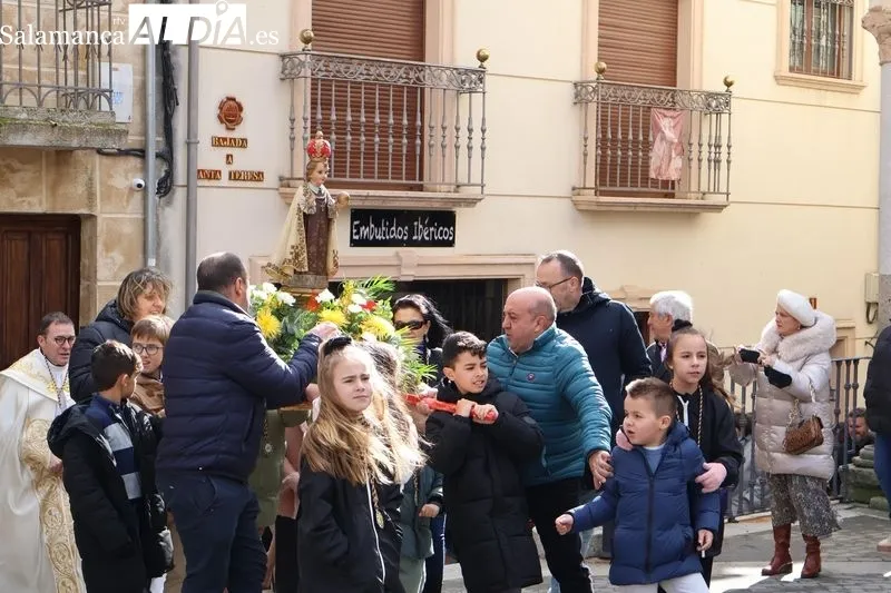 Foto 5 - Los ni&ntilde;os vuelven a ser protagonistas en la procesi&oacute;n del Ni&ntilde;o Jes&uacute;s de Praga 