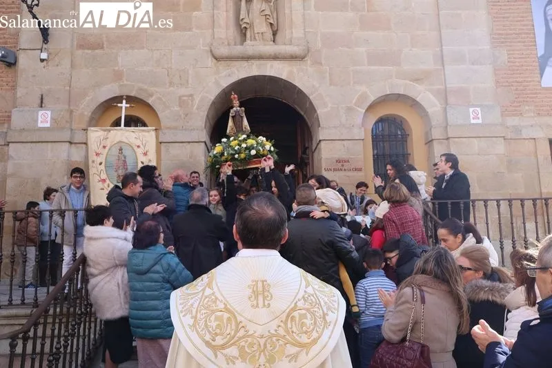 Foto 4 - Los ni&ntilde;os vuelven a ser protagonistas en la procesi&oacute;n del Ni&ntilde;o Jes&uacute;s de Praga 