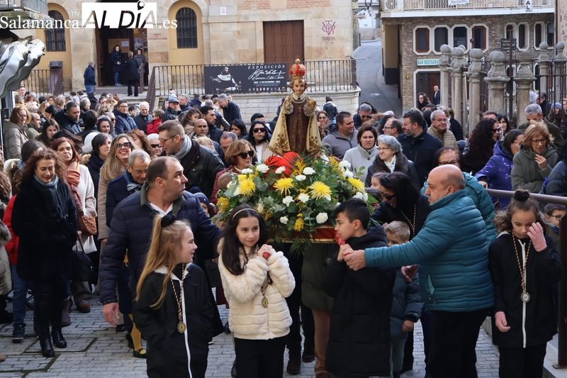 Los niños vuelven a ser protagonistas en la procesión del Niño Jesús de Praga