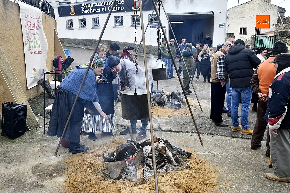 Momento de la Matanza Típica en Saelices el Chico