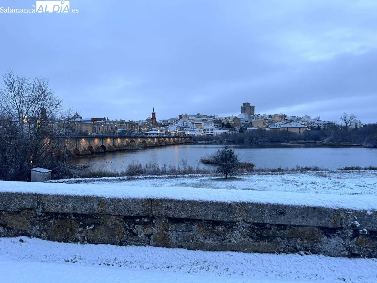 Un manto blanco para despedir la Navidad: la nieve transforma el paisaje de Alba de Tormes