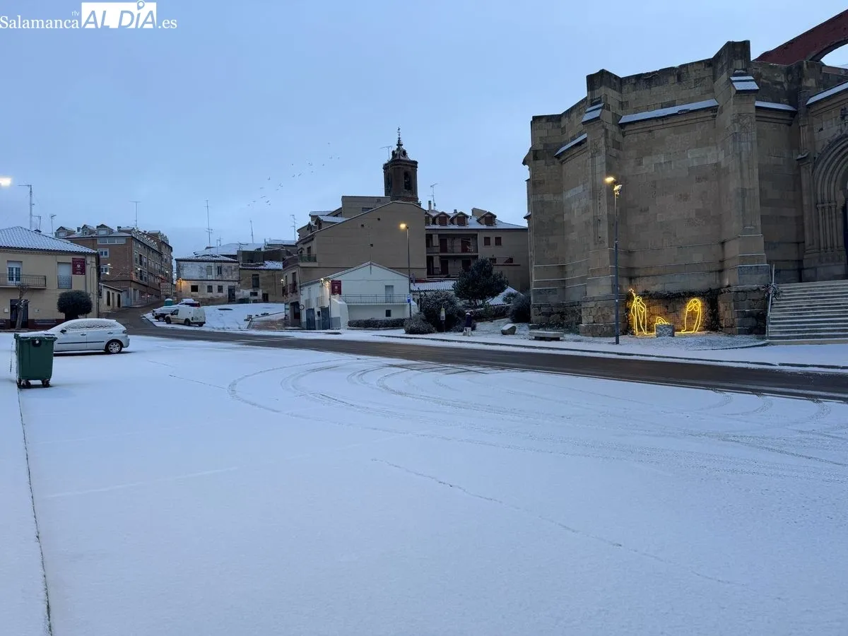 Un manto blanco para despedir la Navidad: la nieve transforma el paisaje de Alba de Tormes