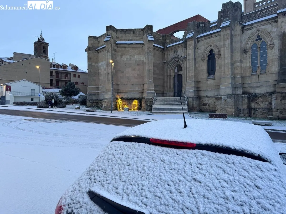 Un manto blanco para despedir la Navidad: la nieve transforma el paisaje de Alba de Tormes