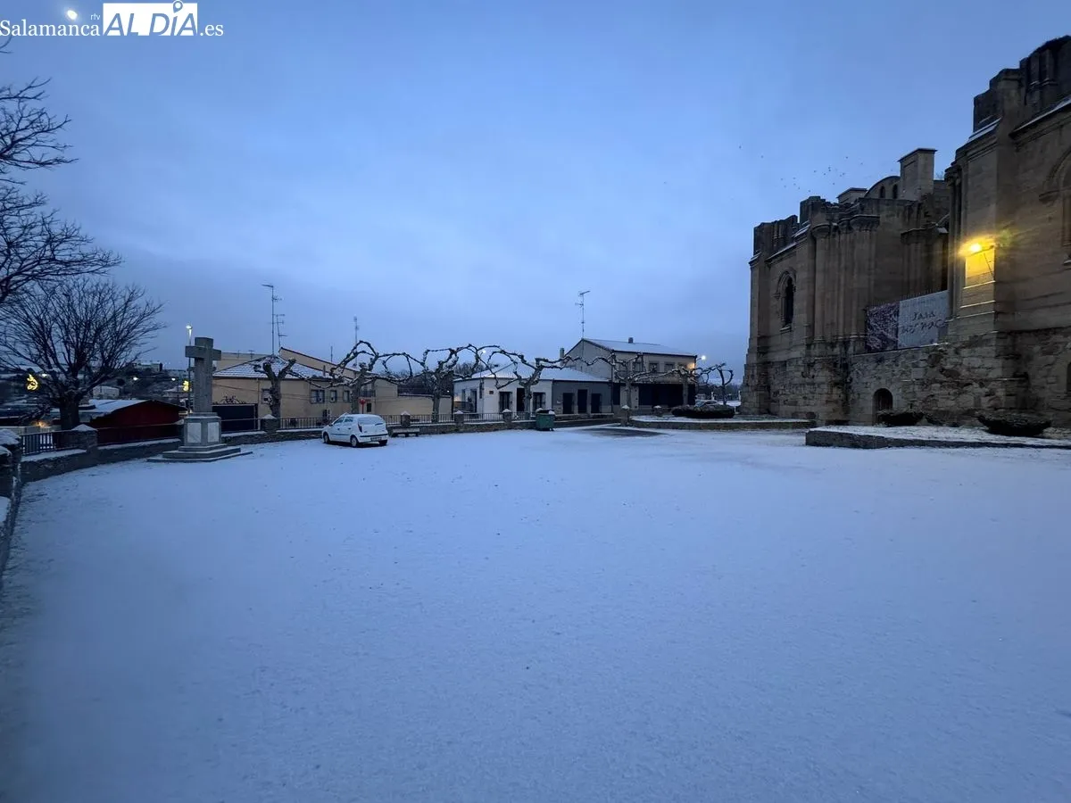 Un manto blanco para despedir la Navidad: la nieve transforma el paisaje de Alba de Tormes