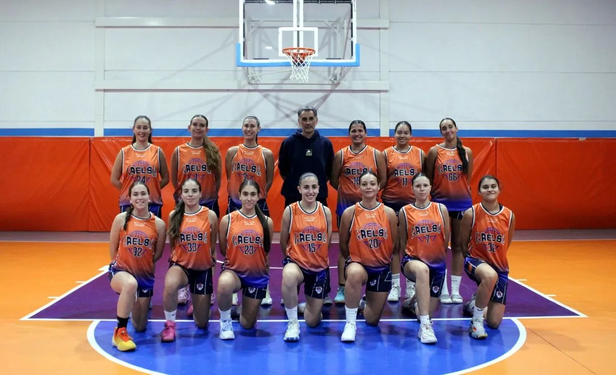 Foto 2 - El CB Arelsa se lleva el derbi local ante Usal-Avenida tras una gran remontada (58-53)