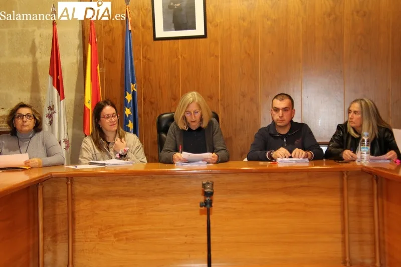 Foto 3 - Luz verde a la depuradora de Torrej&oacute;n y al campo de f&uacute;tbol de hierba artificial en Alba