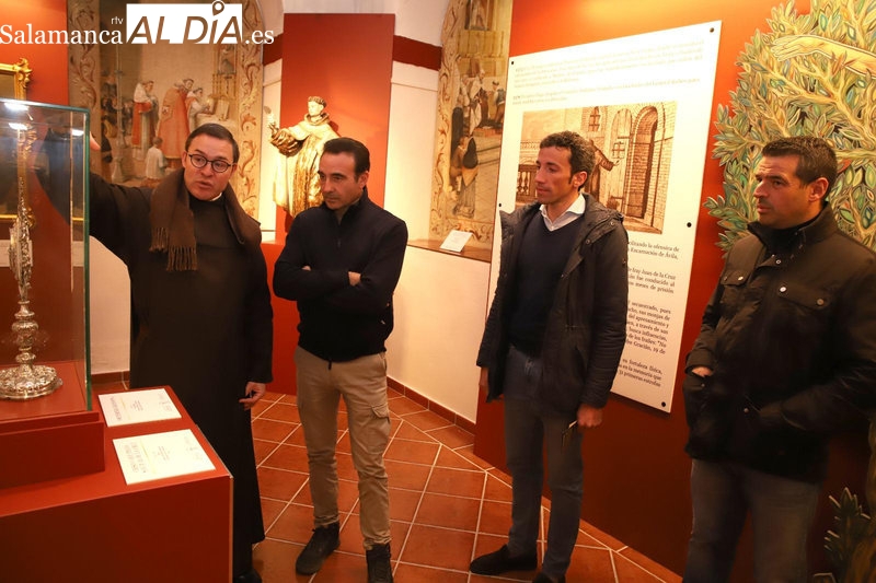 Ponce y De Miranda visitan el sepulcro de Santa Teresa