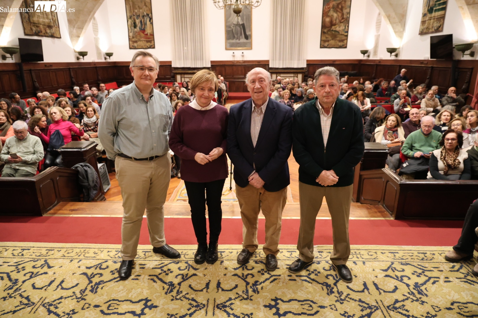 Peridis presenta su libro en Salamanca y desborda el aforo