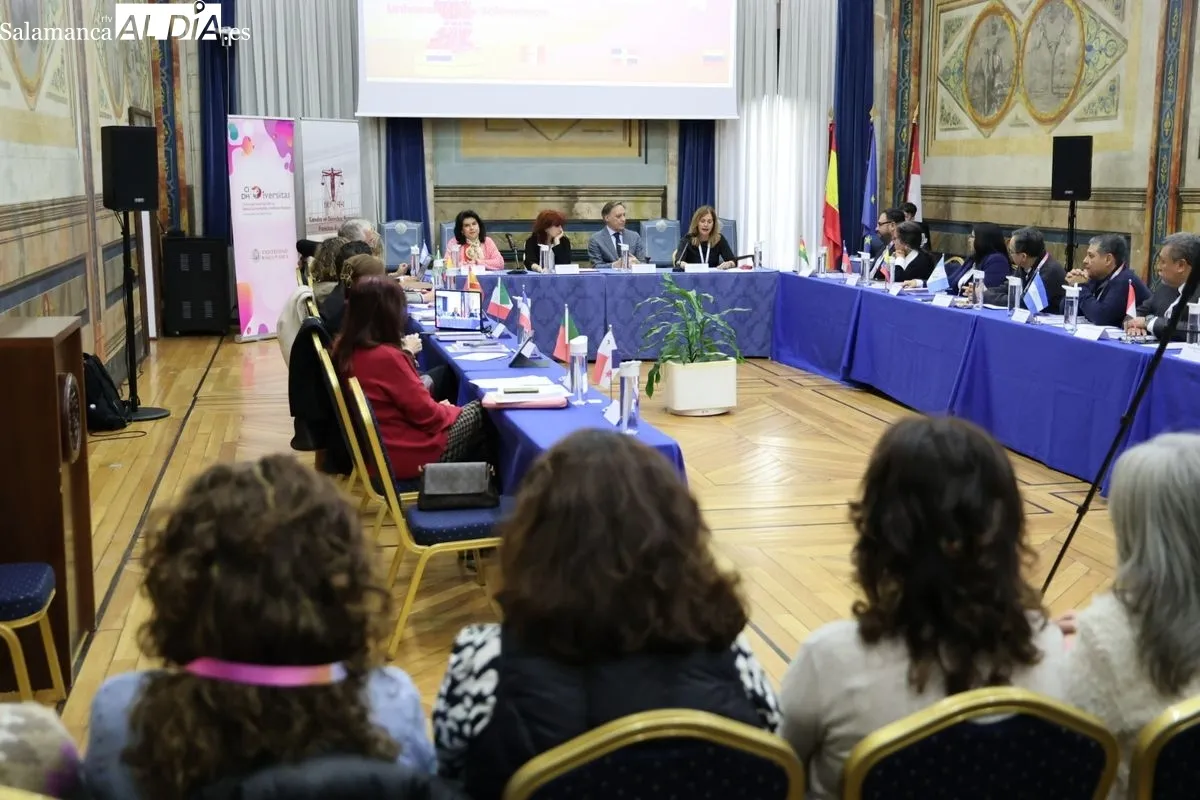 El alcalde de Salamanca inaugura la reunión de la Red Iberoamericana de Política Criminal en el Colegio Fonseca. Foto de David Sañudo