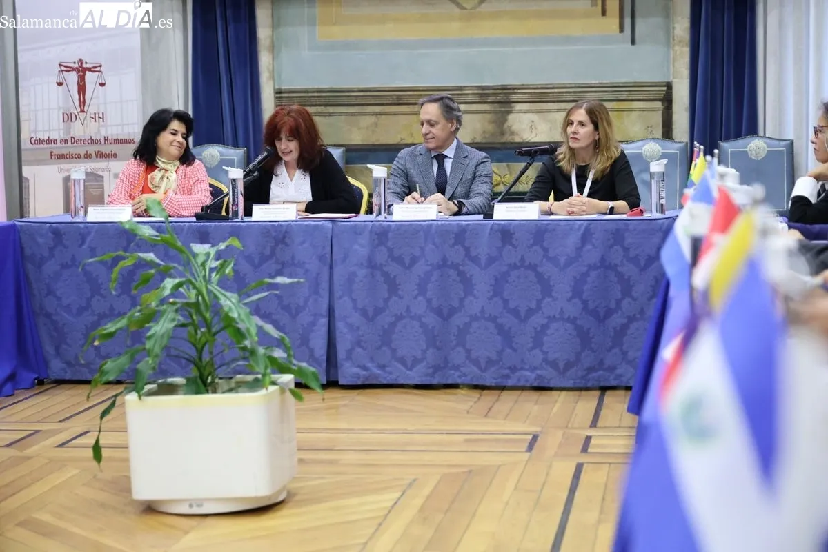 El alcalde de Salamanca inaugura la reunión de la Red Iberoamericana de Política Criminal en el Colegio Fonseca. Foto de David Sañudo