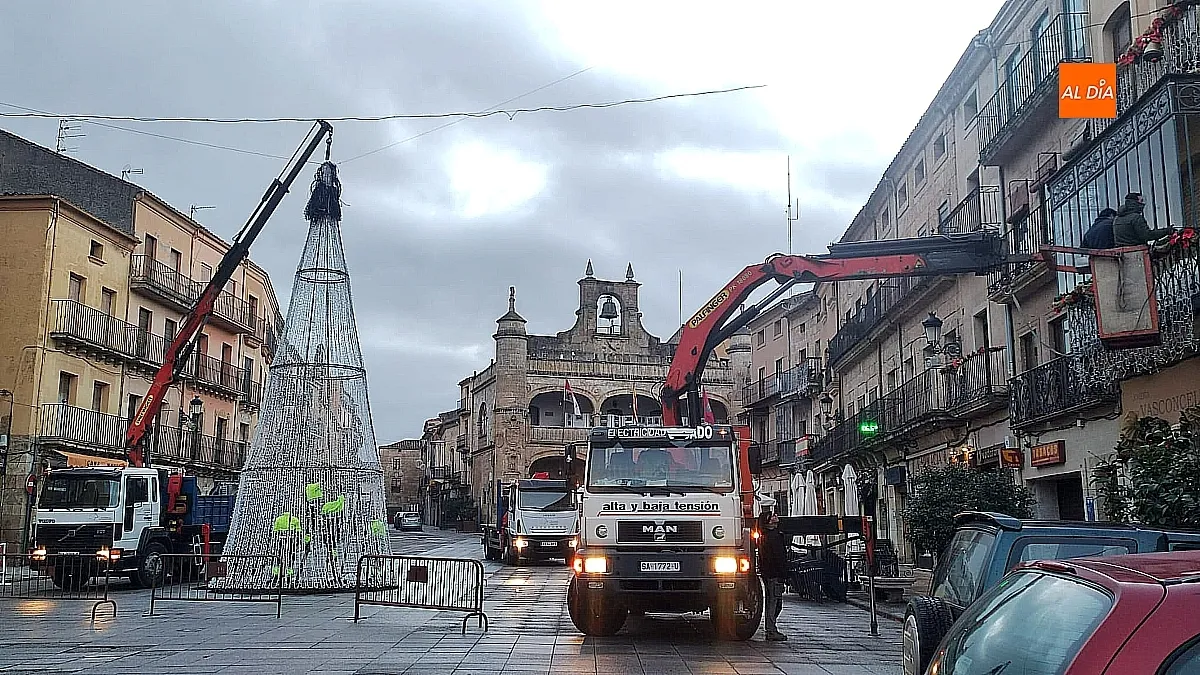 Desmontaje de luces navideñas en Ciudad Rodrigo