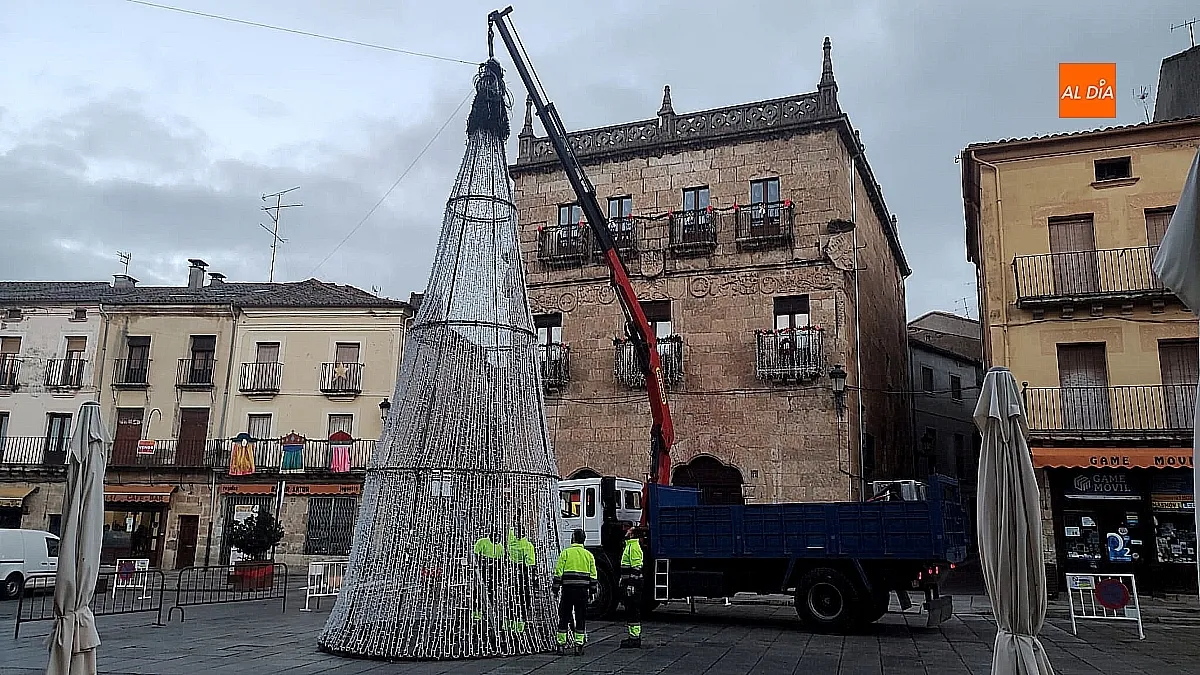 Desmontaje de luces navideñas en Ciudad Rodrigo