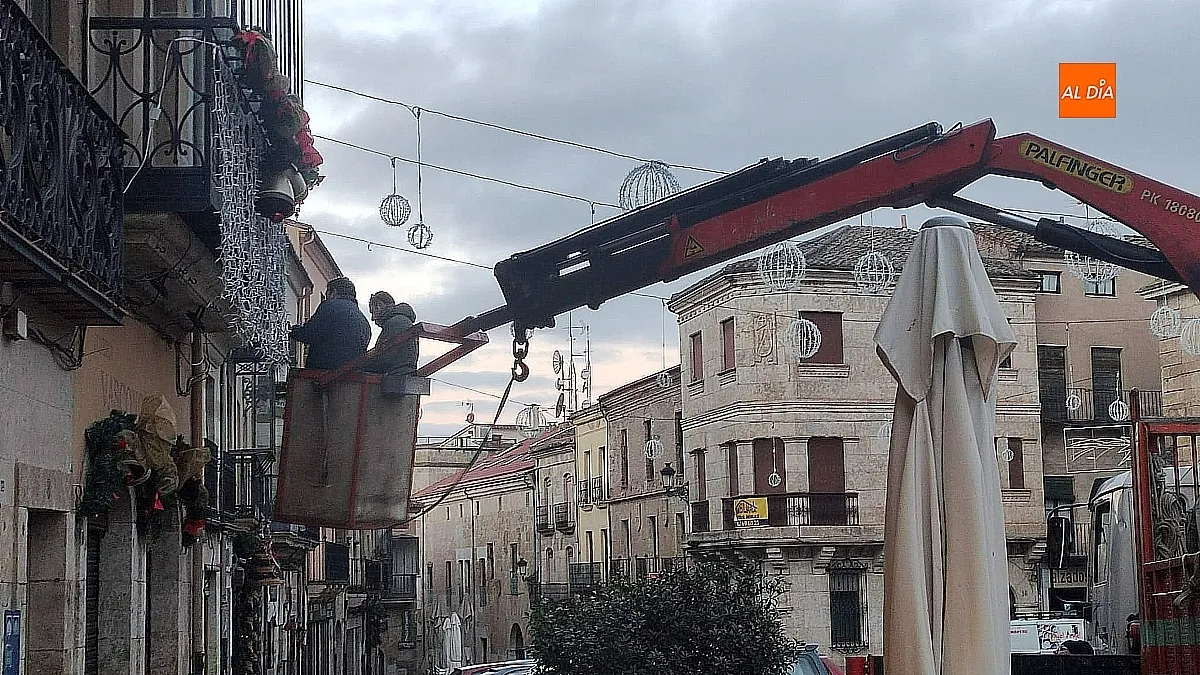 Desmontaje de luces navideñas en Ciudad Rodrigo