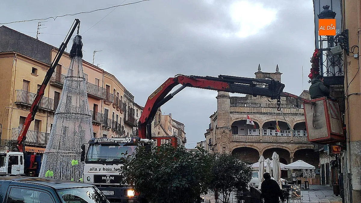 Desmontaje de luces navideñas en Ciudad Rodrigo