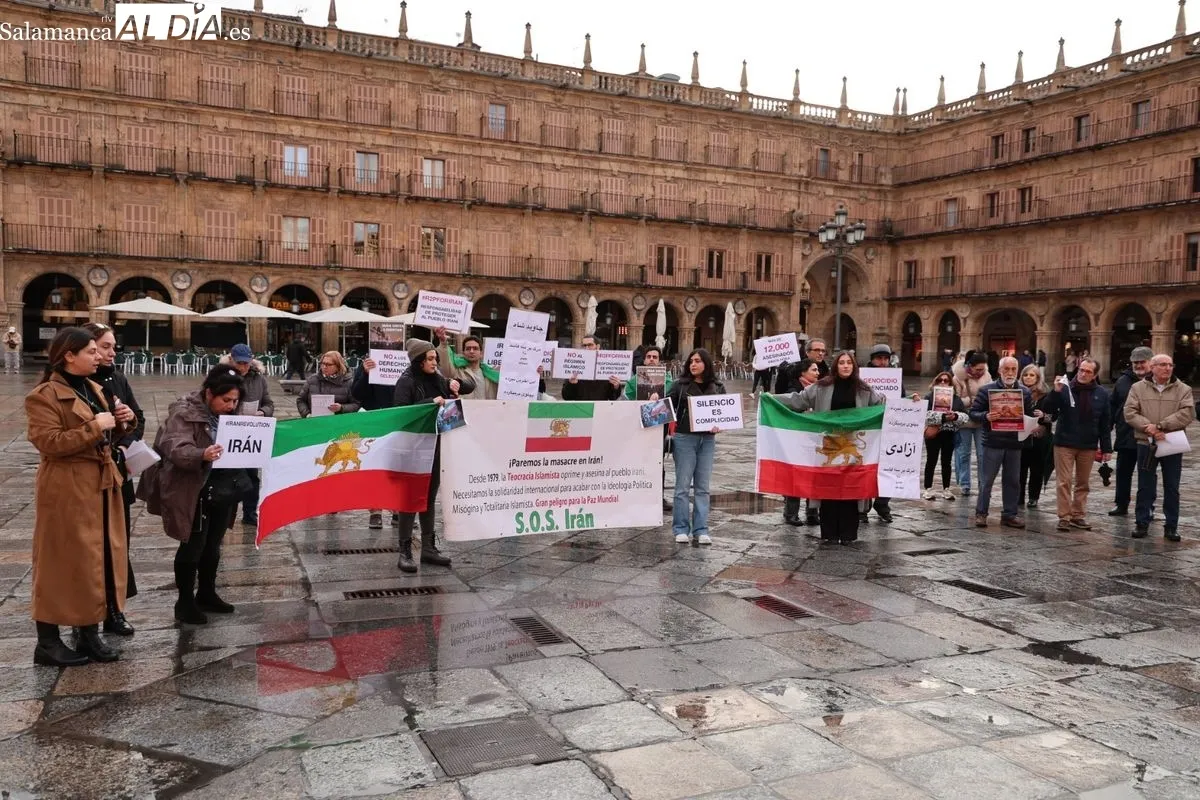 Concentración en Salamanca en apoyo al pueblo de Irán | FOTOS: David Sañudo 