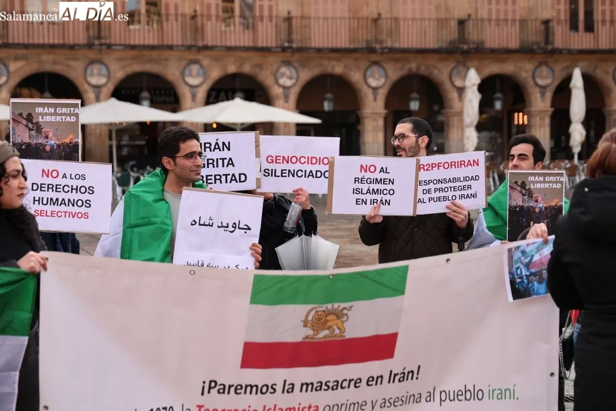 Concentración en Salamanca en apoyo al pueblo de Irán | FOTOS: David Sañudo 