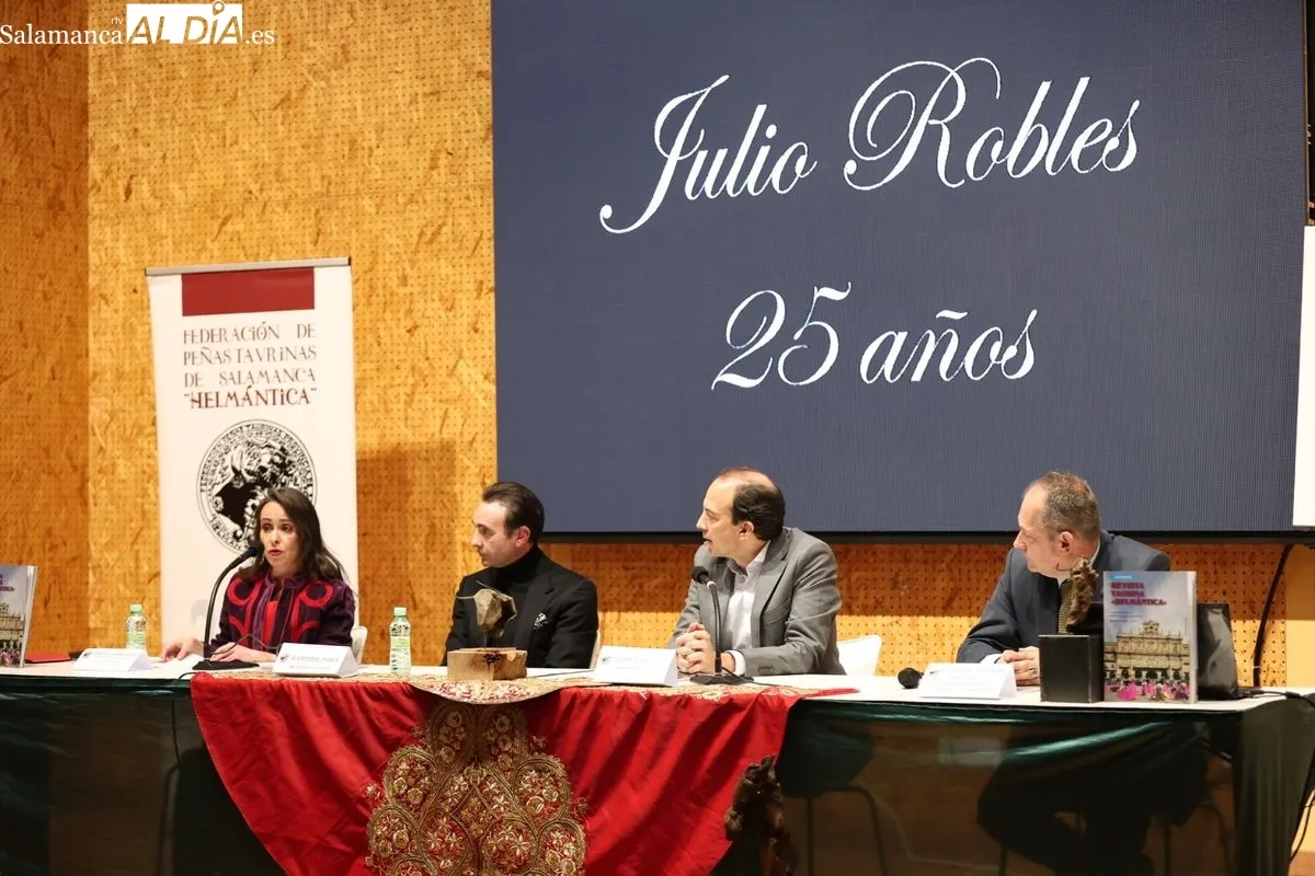 Coloquio de Enrique Ponce en recuerdo a Julio Robles | FOTOS: David Sañudo 