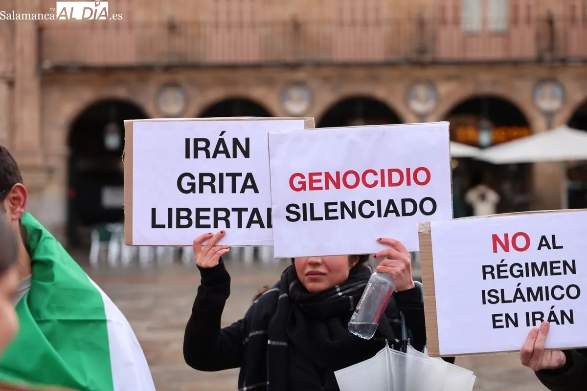 Concentración en Salamanca en apoyo al pueblo de Irán | FOTOS: David Sañudo 