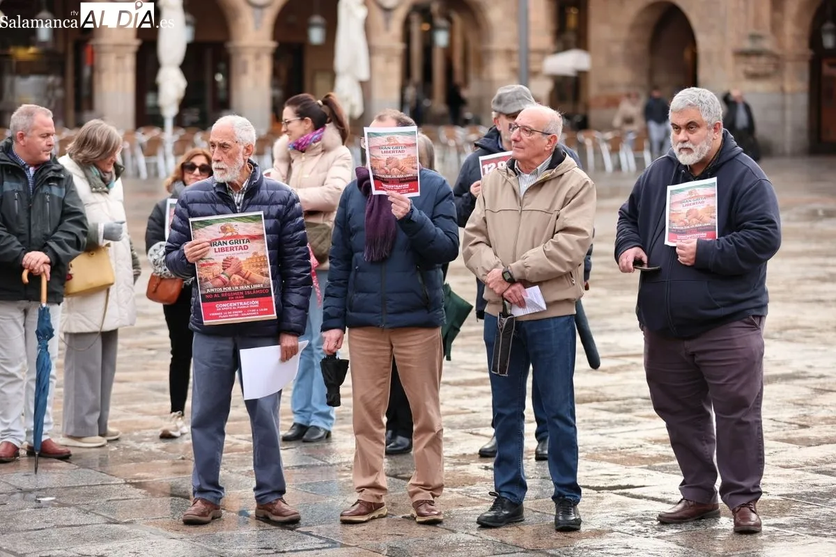 Concentración en Salamanca en apoyo al pueblo de Irán | FOTOS: David Sañudo 