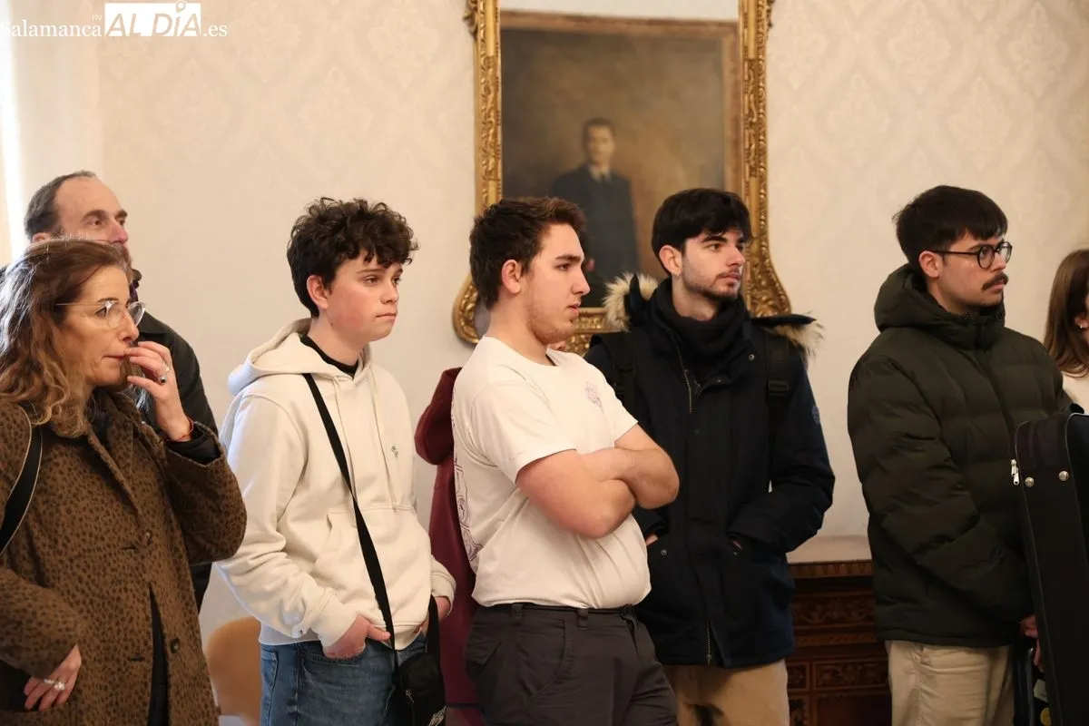 El Ayuntamiento recibe al Conservatorio de Catarroja con motivo de su concierto solidario en Salamanca | FOTOS: David Sañudo 