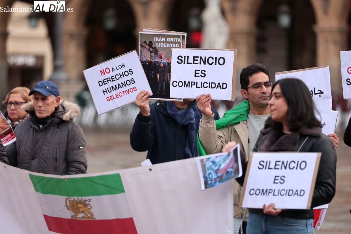 VÍDEO Y FOTOS | Concentración en Salamanca en apoyo al pueblo de Irán