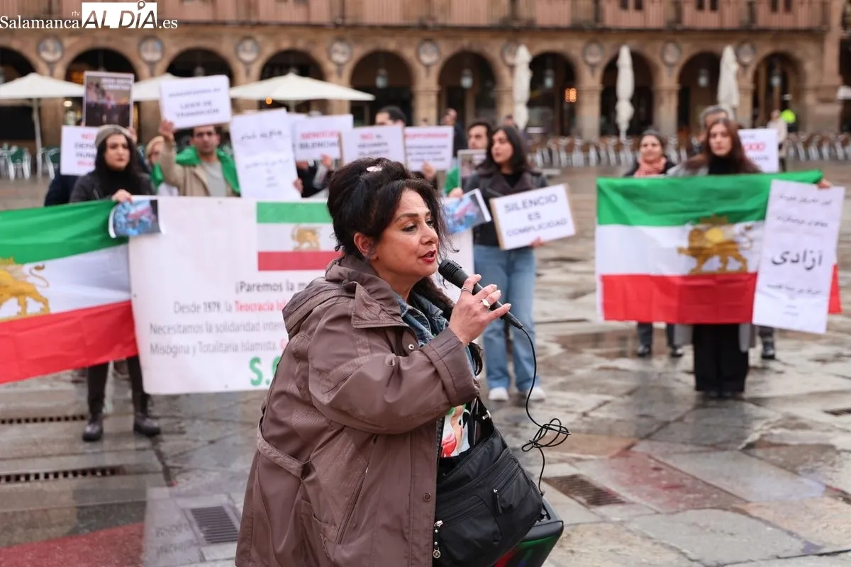 Concentración en Salamanca en apoyo al pueblo de Irán | FOTOS: David Sañudo 