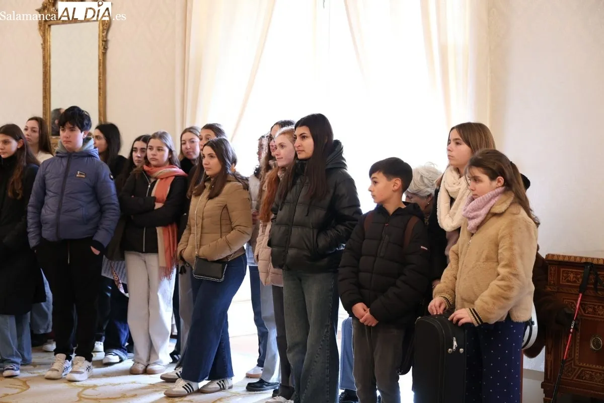 El Ayuntamiento recibe al Conservatorio de Catarroja con motivo de su concierto solidario en Salamanca | FOTOS: David Sañudo 