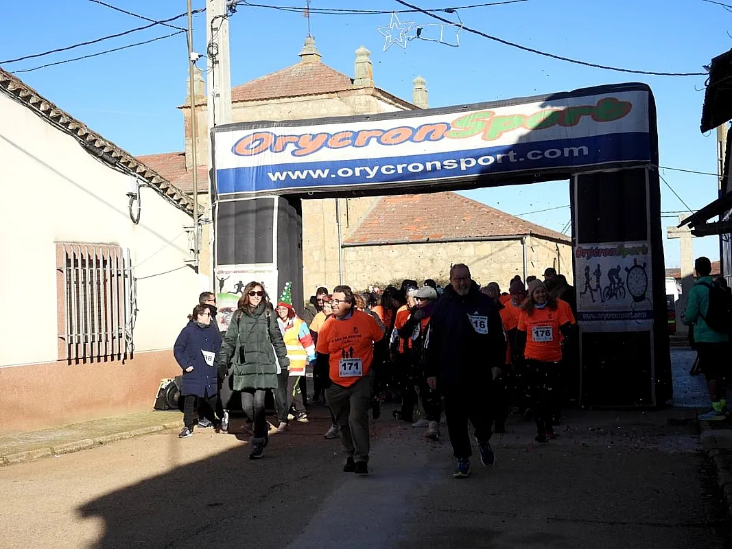 Foto 19 - Cabrillas despide el a&ntilde;o con una exitosa San Silvestre que consolida su popularidad en la comarca