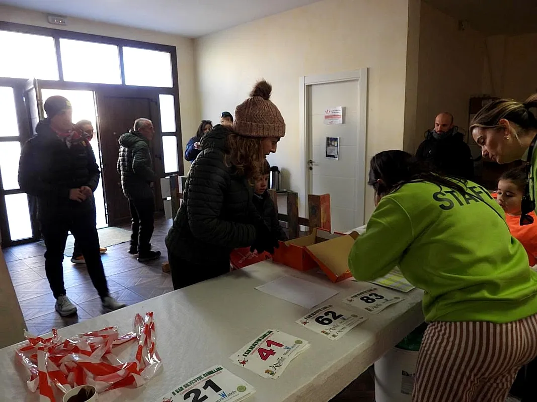 Foto 6 - Cabrillas despide el a&ntilde;o con una exitosa San Silvestre que consolida su popularidad en la comarca