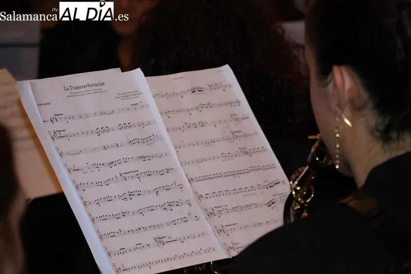 Foto 4 - La m&uacute;sica y la palabra sellan el proceso can&oacute;nico de Santa Teresa 