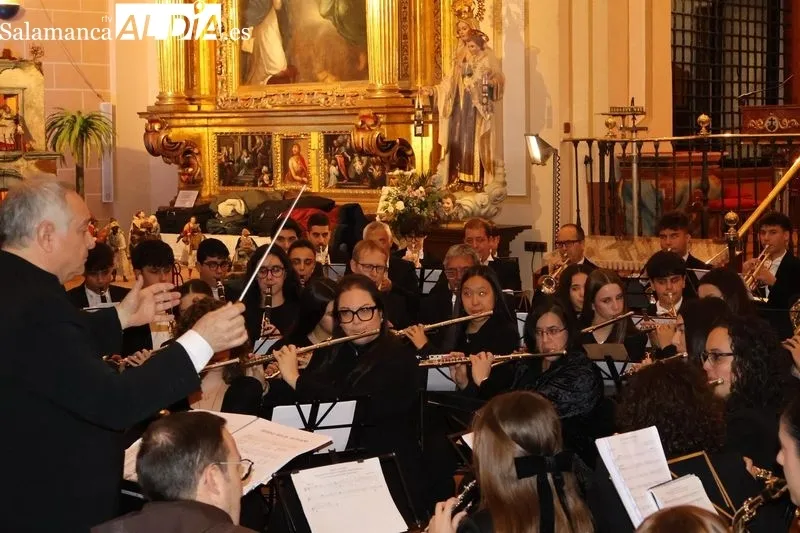 Foto 7 - La m&uacute;sica y la palabra sellan el proceso can&oacute;nico de Santa Teresa 