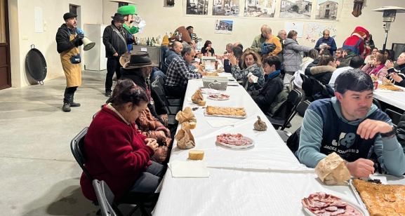 La tradicional castañada de Gejo de los Reyes reúne a vecinos