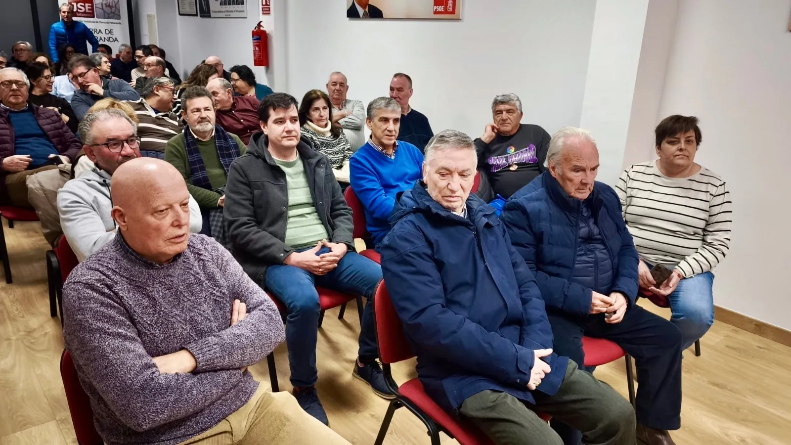Foto 2 - Fran D&iacute;az denuncia la &ldquo;discriminaci&oacute;n&rdquo; de la Junta con el CEIP Miguel de Unamuno y anuncia el compromiso del PSOE para crear un espacio deportivo cerrado