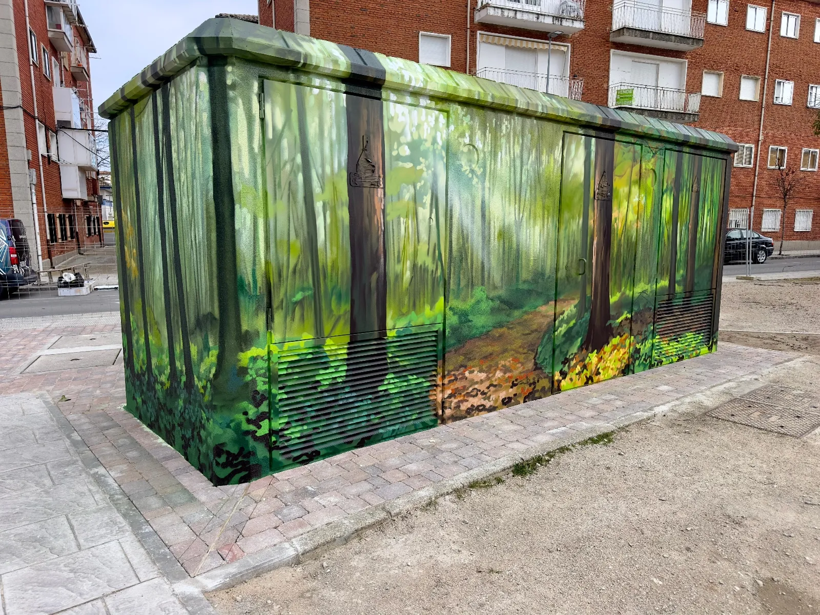 Foto 6 - Daniel Mart&iacute;n culmina &ldquo;Un bosque infinito&rdquo; y transforma el centro el&eacute;ctrico del parque Los Jardines en arte urbano