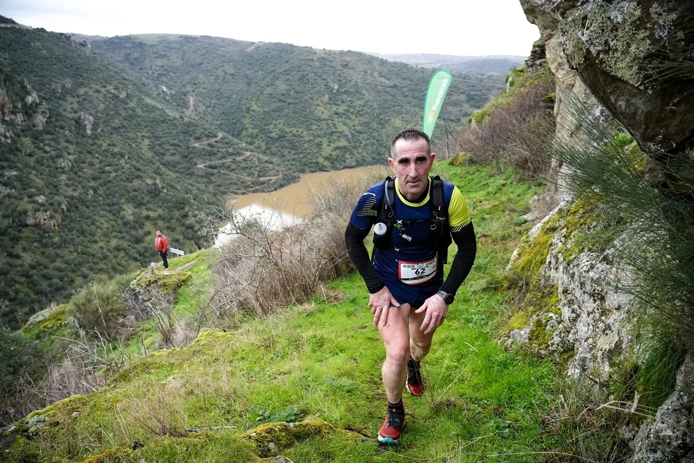 Corredores participando en el trail Secretos del Duero con las arribes al fondo / IBERDROLA