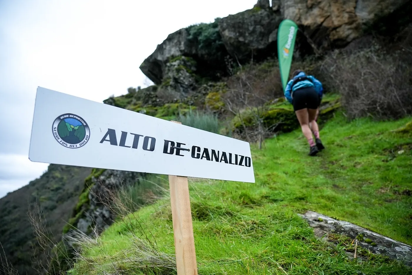Corredores participando en el trail Secretos del Duero con las arribes al fondo / IBERDROLA
