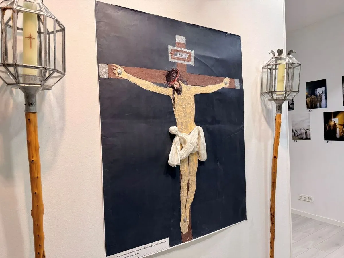Foto 3 - El Tormes muestra las im&aacute;genes que aspiran al cartel de la Hermandad del Cristo del Amor y Paz (Fotos) 