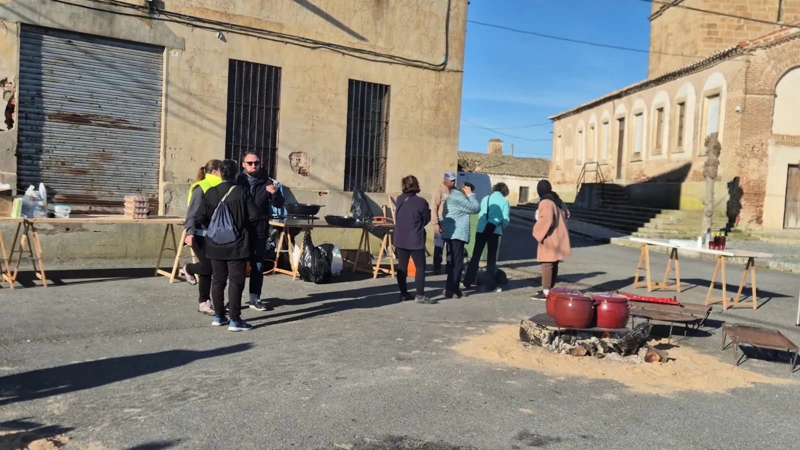Foto 4 - Tradici&oacute;n y hermandad en la XIV Matanza Popular de Villar de Gallimazo