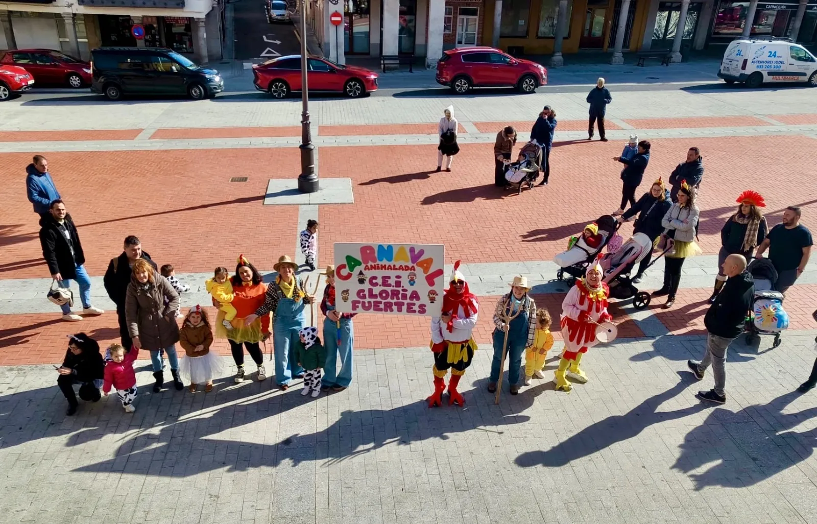 Foto 9 - Pollitos, vacas o granjeras: El Carnaval del CEI Gloria Fuertes llena de color y alegr&iacute;a las calles con su animado desfile y fiesta