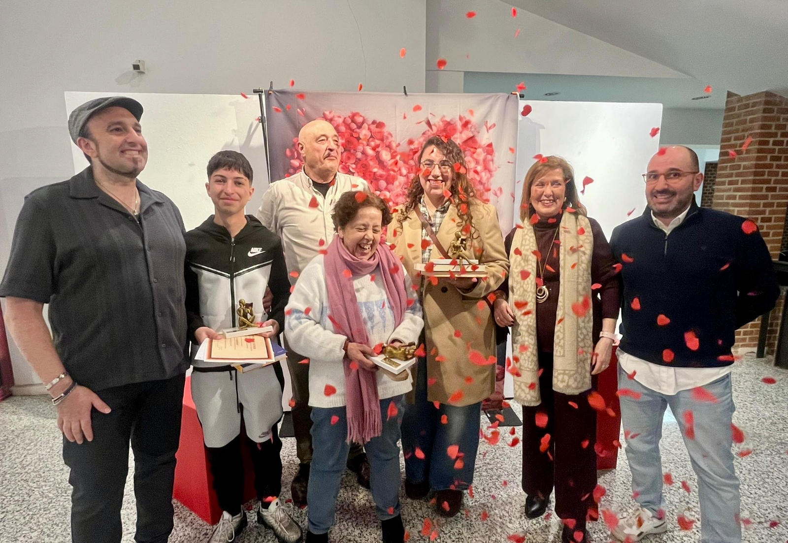 Los ganadores del XI Concurso de San Valentín de Los Álamos Gastrolab reciben sus premios en un original acto