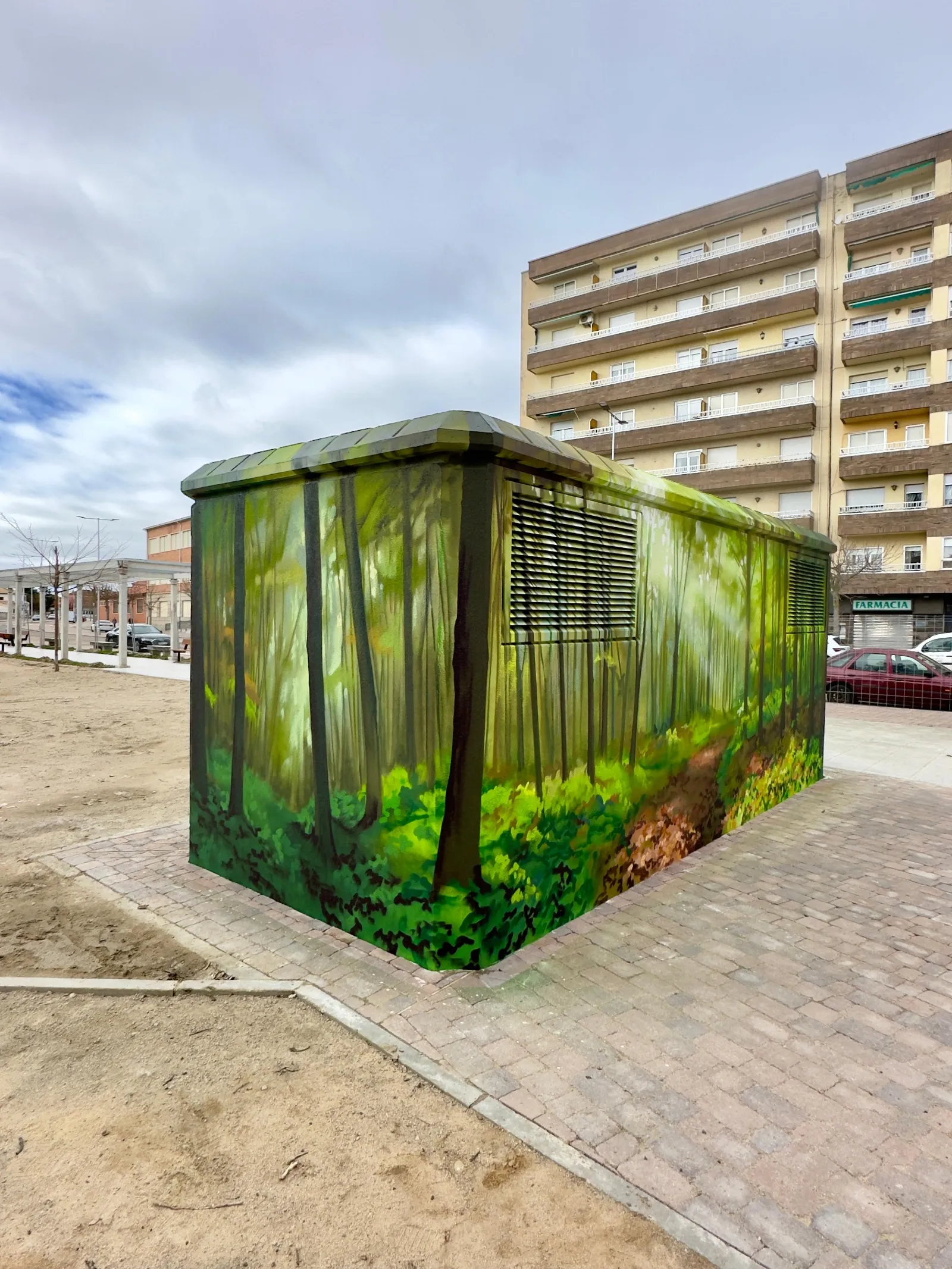 Foto 2 - Daniel Mart&iacute;n culmina &ldquo;Un bosque infinito&rdquo; y transforma el centro el&eacute;ctrico del parque Los Jardines en arte urbano