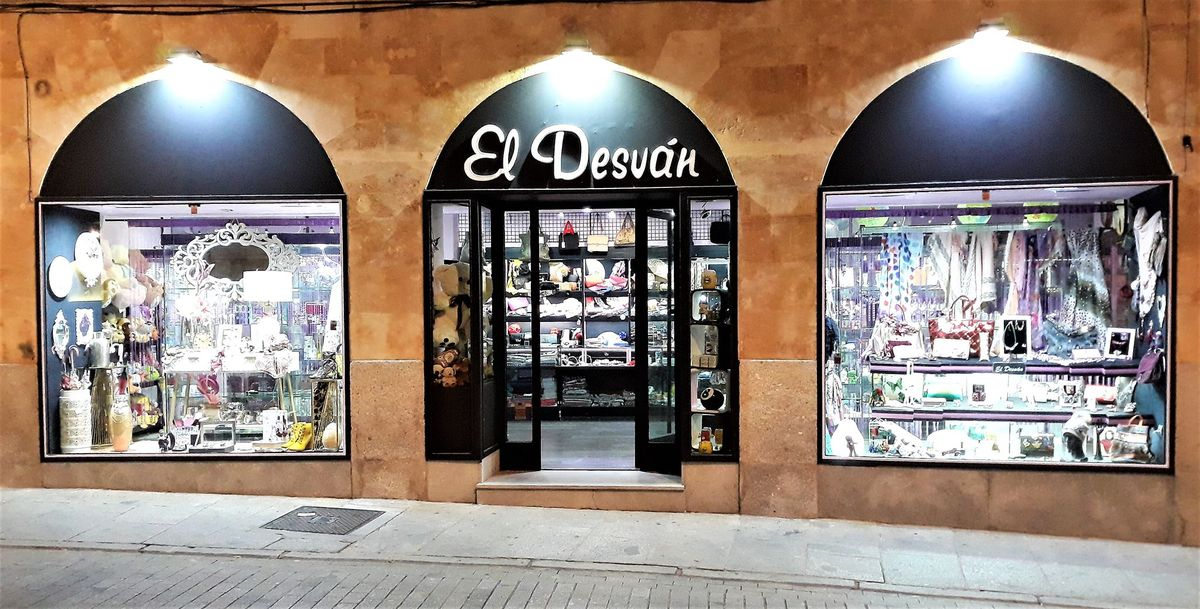 Cierre de la tienda El Desván en Salamanca tras 25 años