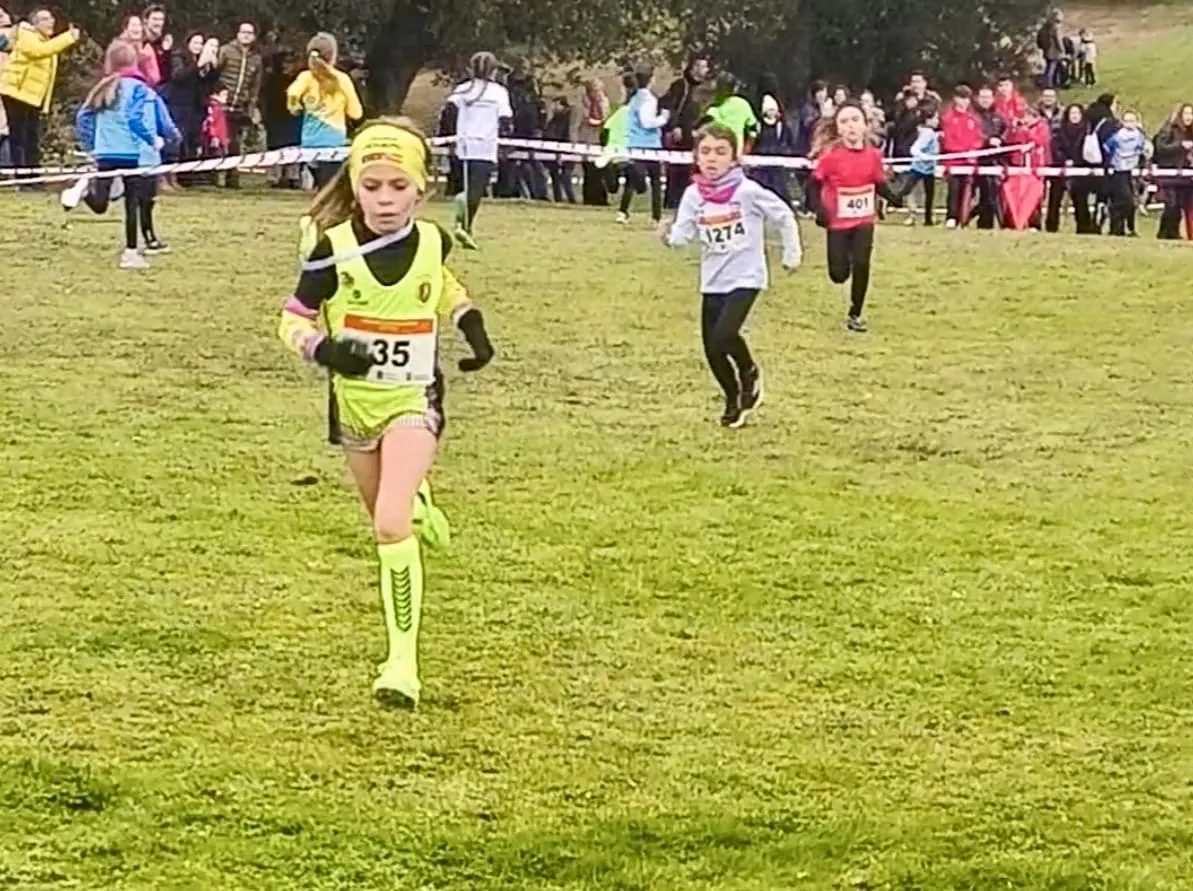 Foto 3 - Orgullo pe&ntilde;arandino! La benjamina Alba Romero, campeona provincial de los Juegos Escolares en Campo a Trav&eacute;s 